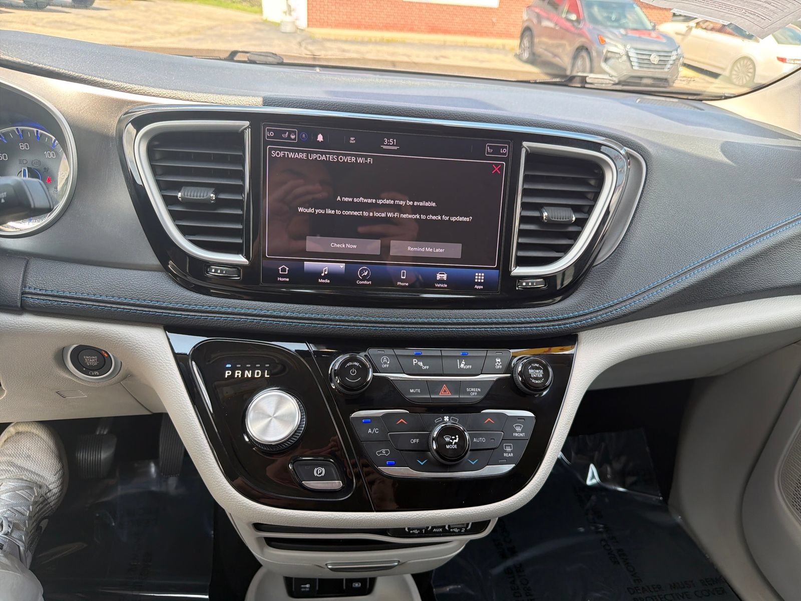 Used 2021 Chrysler Pacifica Touring-L FWD image 21
