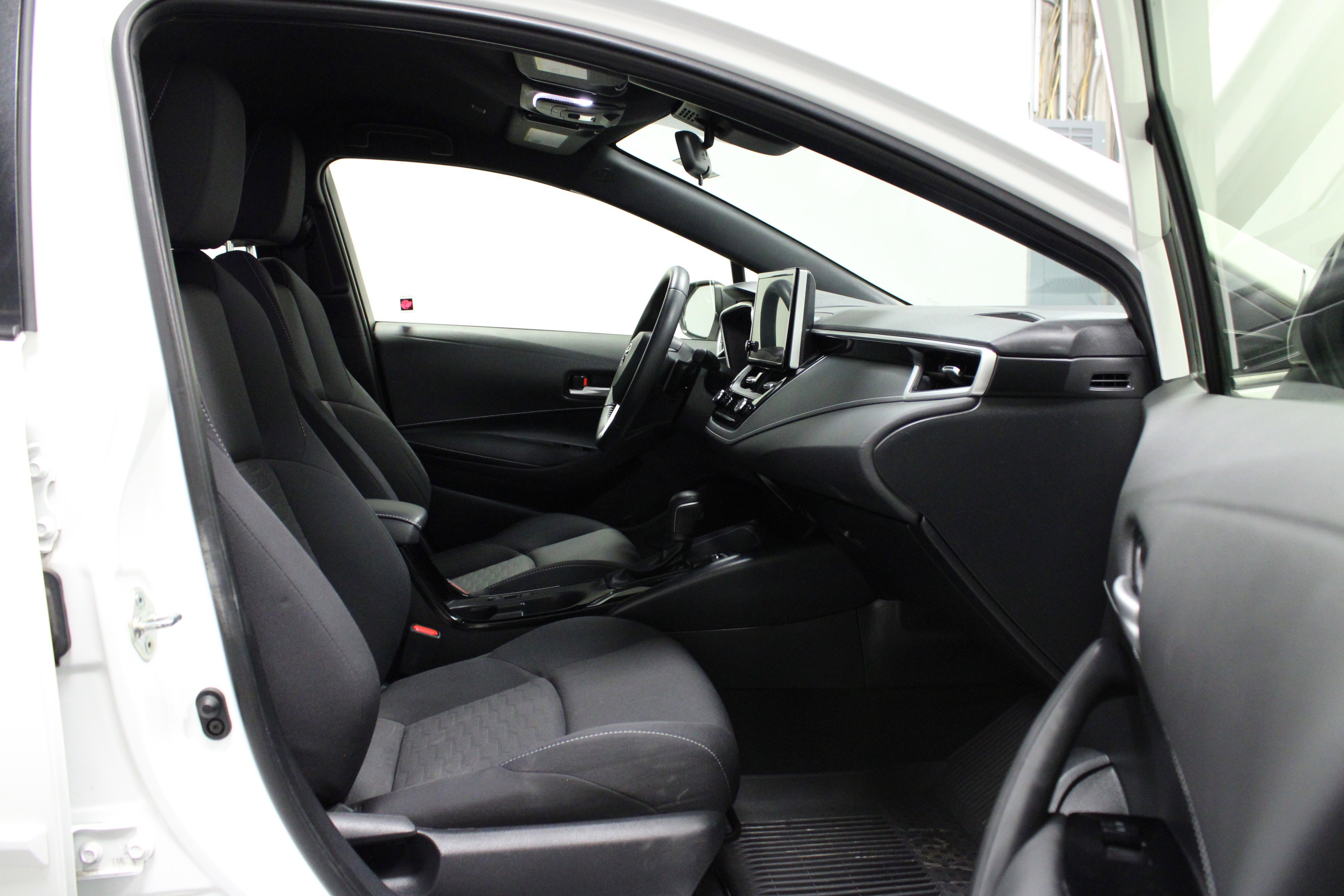 Used 2023 Toyota Corolla SE image 16