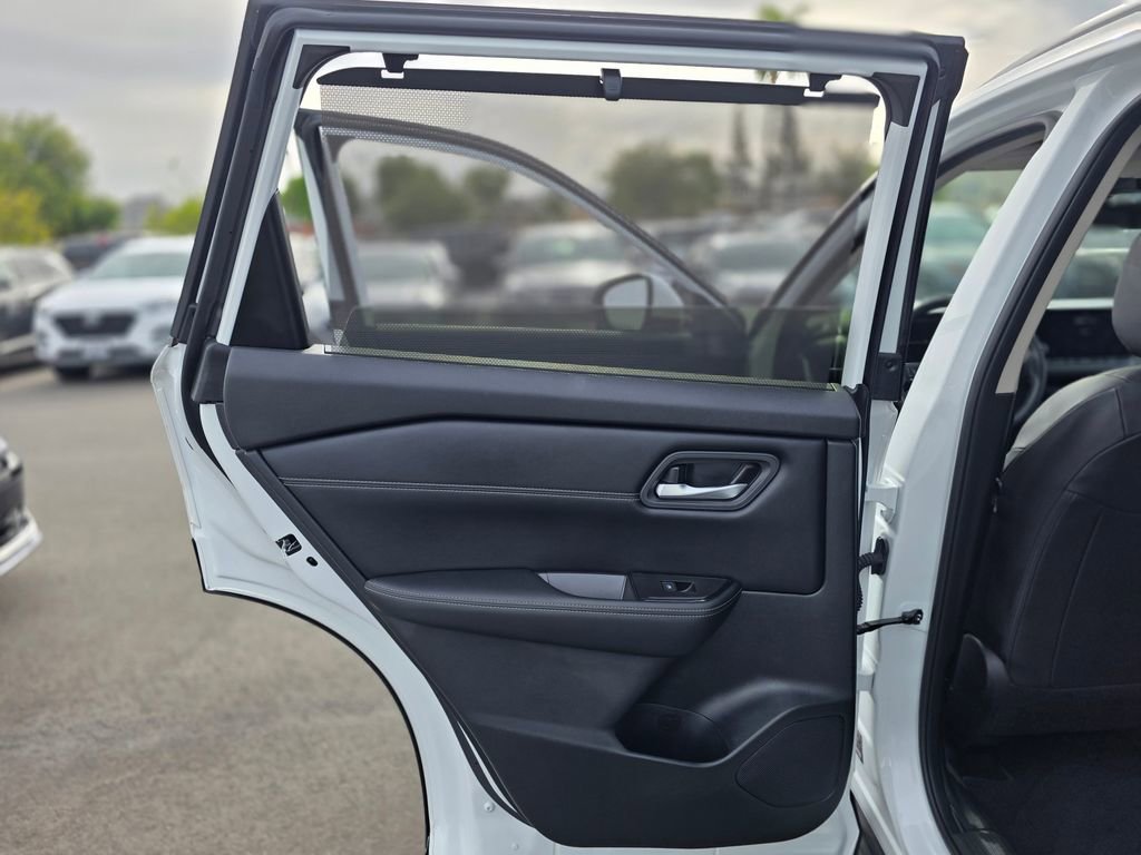 Used 2024 Nissan Rogue SV w/ SV Premium Package FWD image 20