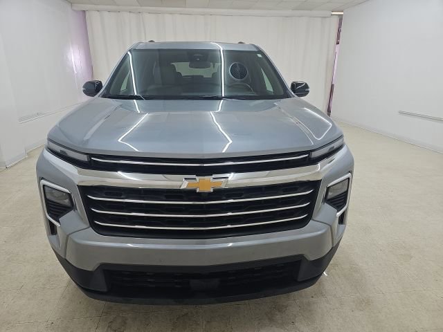 Used 2025 Chevrolet Traverse LT FWD image 16
