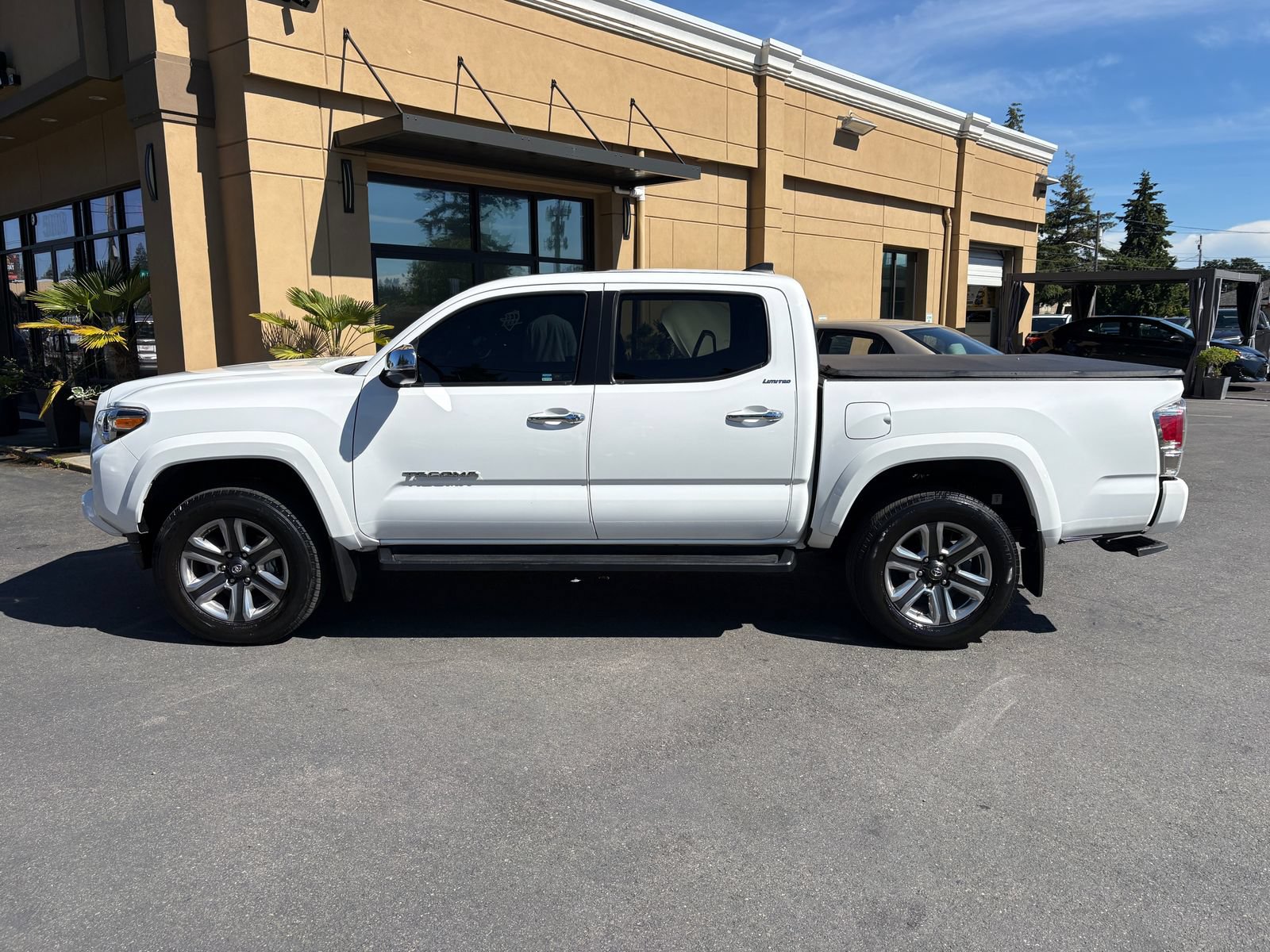 Used 2019 Toyota Tacoma Limited AWD/4WD image 6