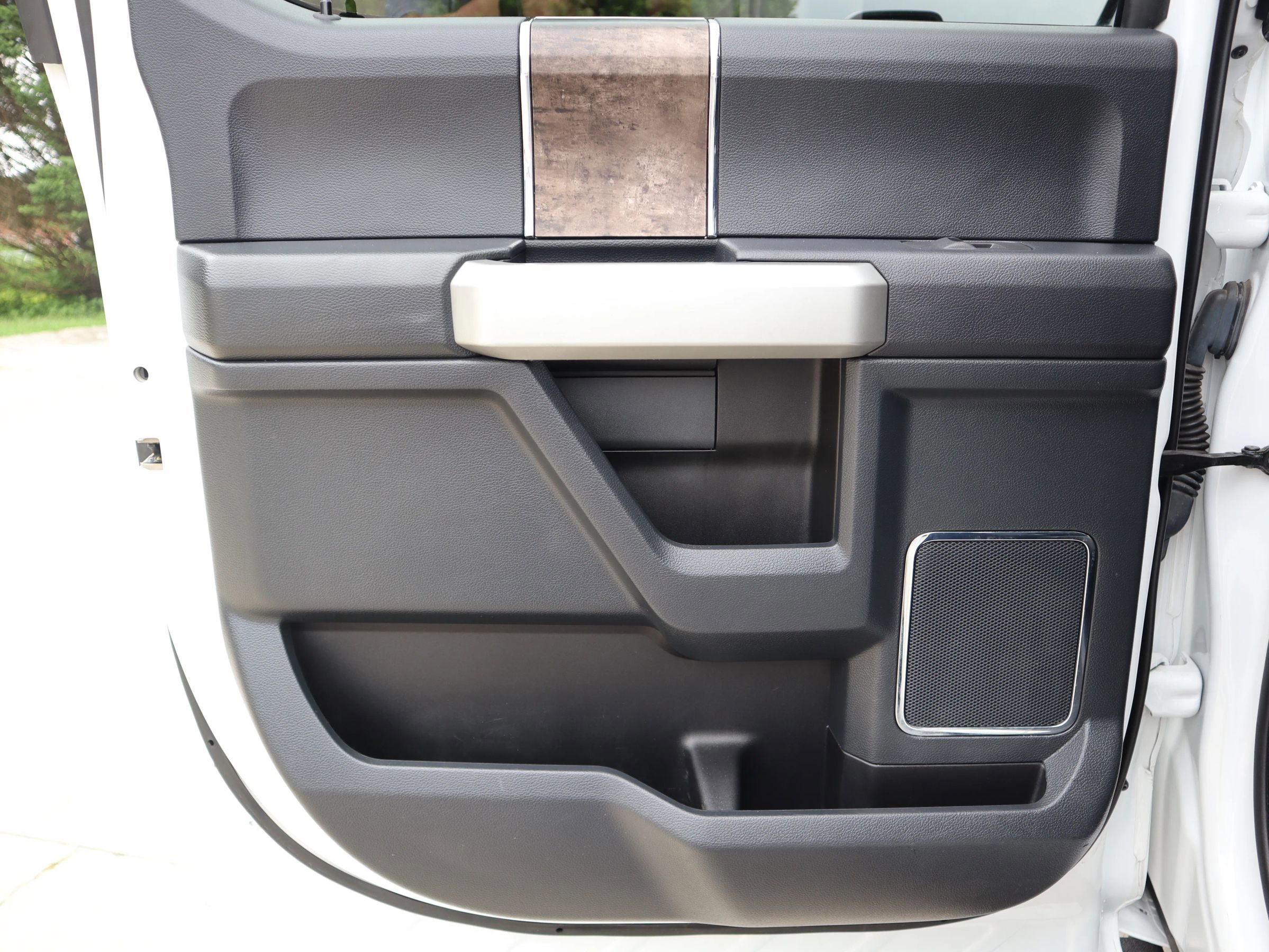 Used 2022 Ford F350 Lariat w/ Tremor Off-Road Package image 28