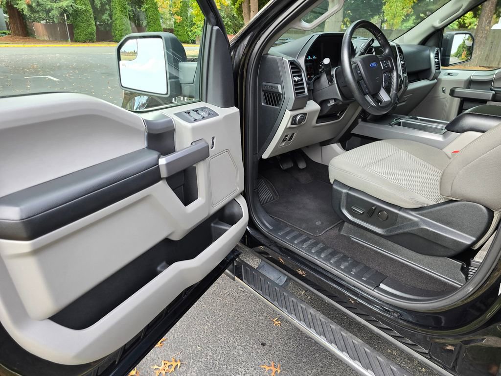 Used 2019 Ford F150 XLT w/ Equipment Group 302A Luxury AWD/4WD image 19