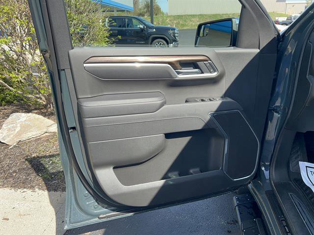 Used 2025 Chevrolet Silverado 1500 LT image 9