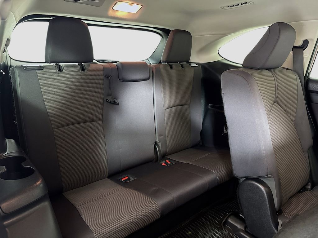 Used 2023 Toyota Highlander LE image 23