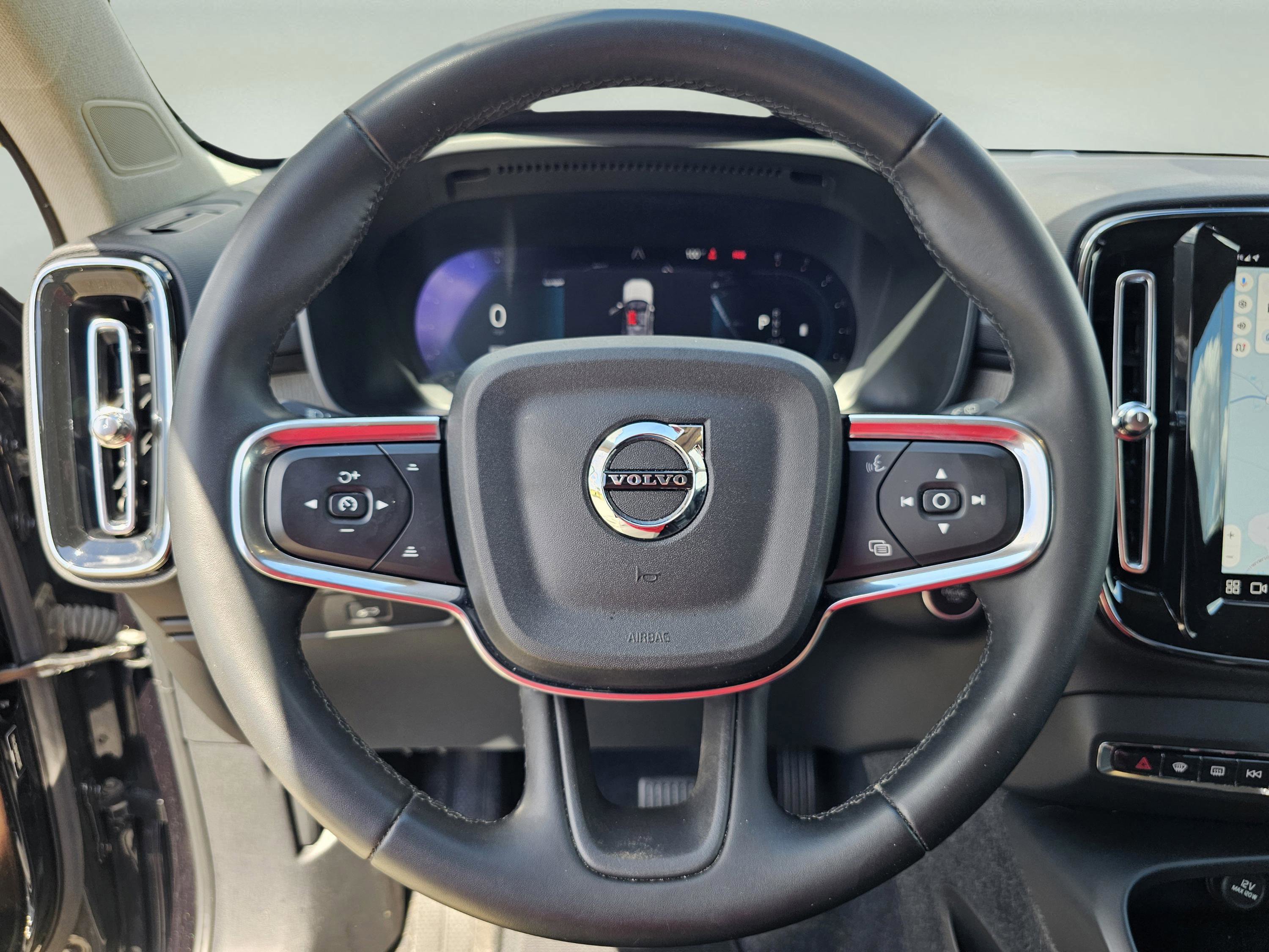 Used 2023 Volvo XC40 B5 Core image 18