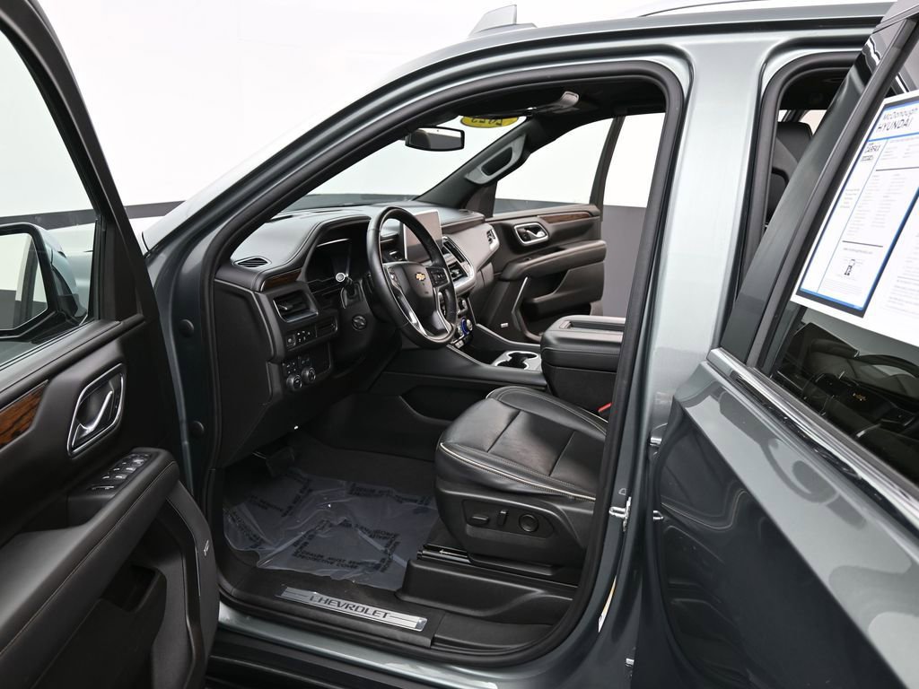 Used 2023 Chevrolet Suburban Premier image 11