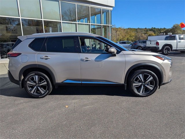 Used 2023 Nissan Rogue SL w/ SL Premium Package image 2