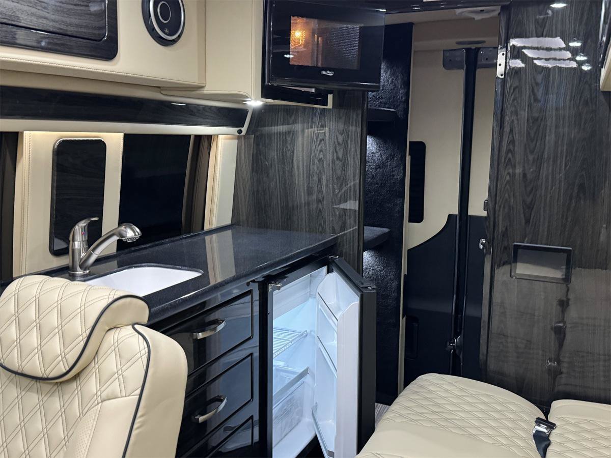 Used 2024 Mercedes-Benz Sprinter 3500 image 4