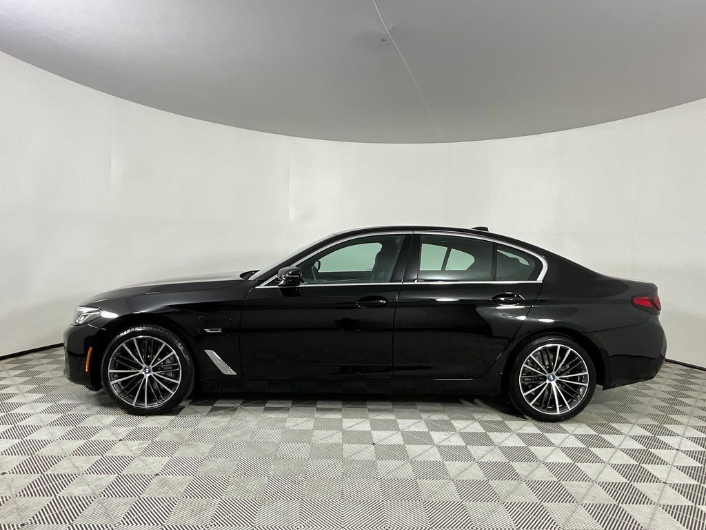 Used 2023 BMW 530e image 2