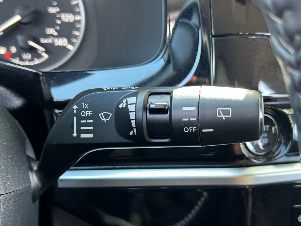 Used 2025 Nissan Pathfinder SV image 50