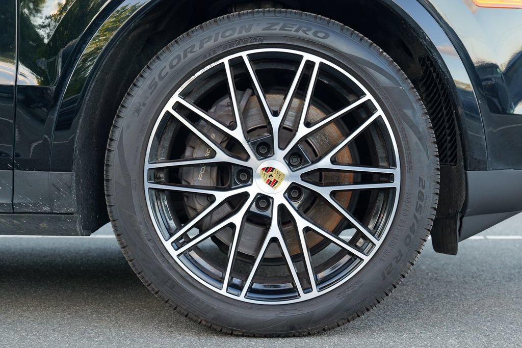 Used 2024 Porsche Cayenne Coupe AWD/4WD image 12