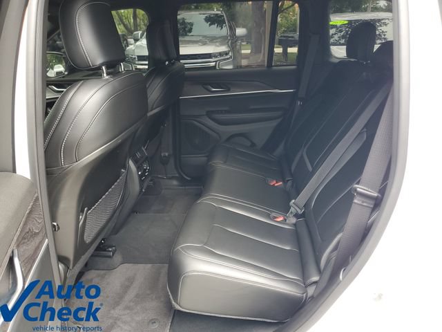 Used 2025 Jeep Grand Cherokee Limited RWD image 12