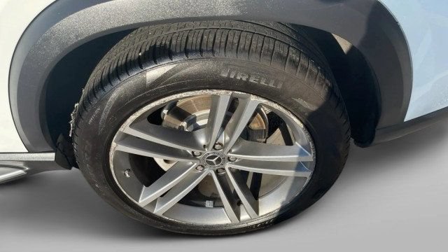 Used 2021 Mercedes-Benz GLE 350 w/ Premium Package image 4