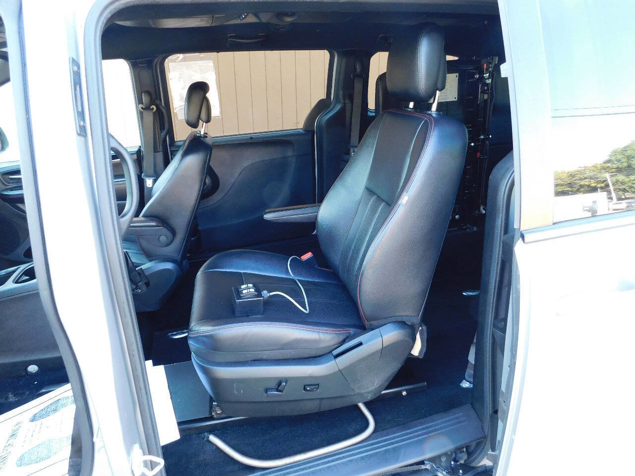 Used 2018 Dodge Grand Caravan GT image 25