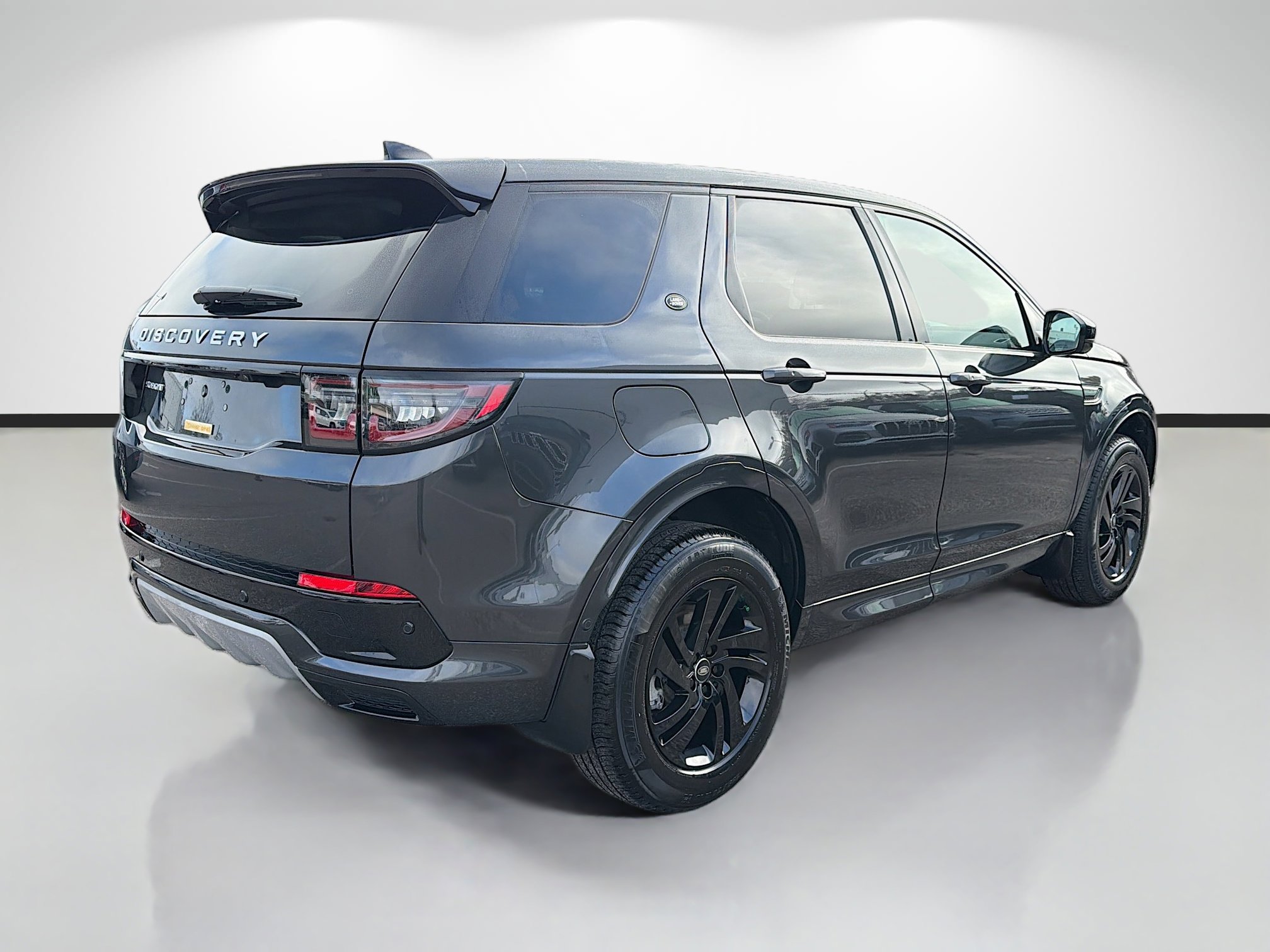 Used 2025 Land Rover Discovery Sport S image 5