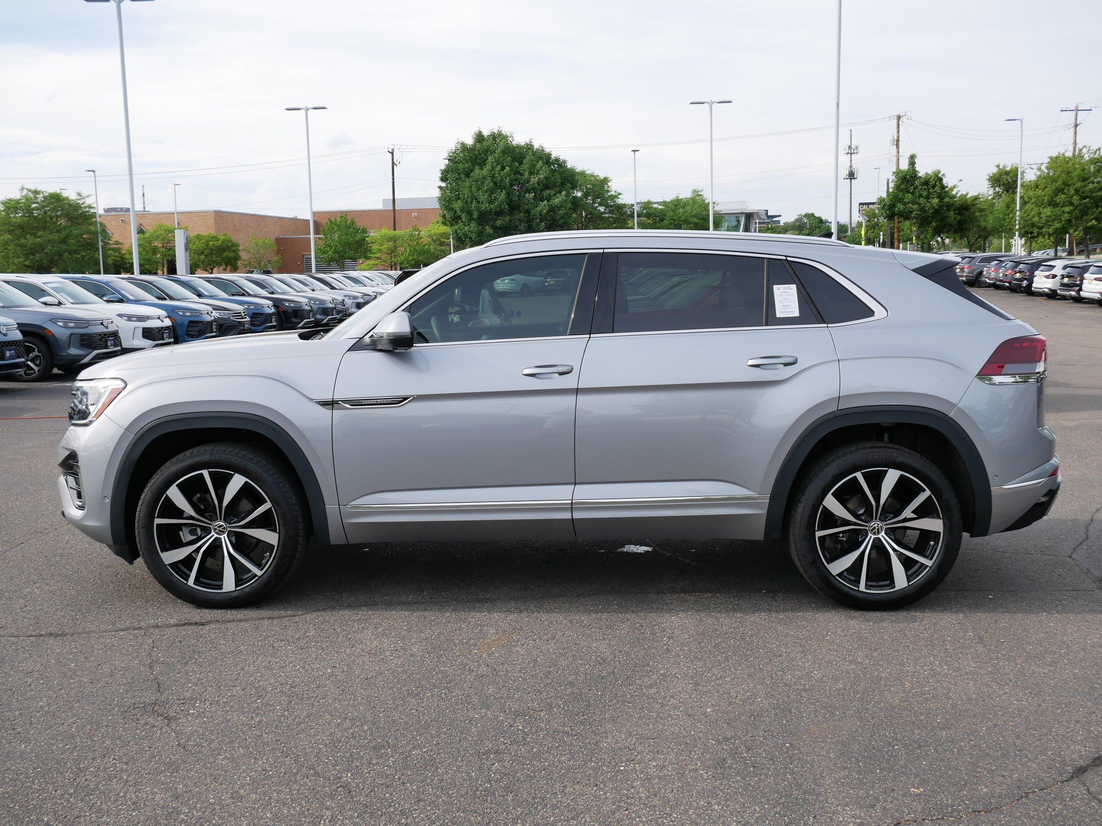 Used 2025 Volkswagen Atlas Cross Sport SEL Premium R-Line AWD/4WD image 4