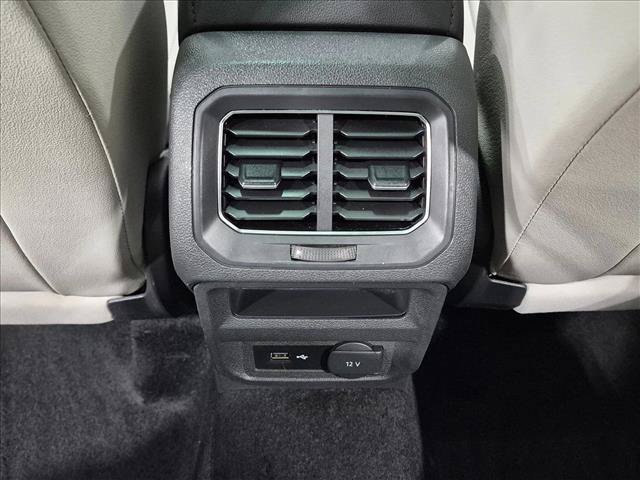 Used 2018 Volkswagen Tiguan SEL FWD image 18
