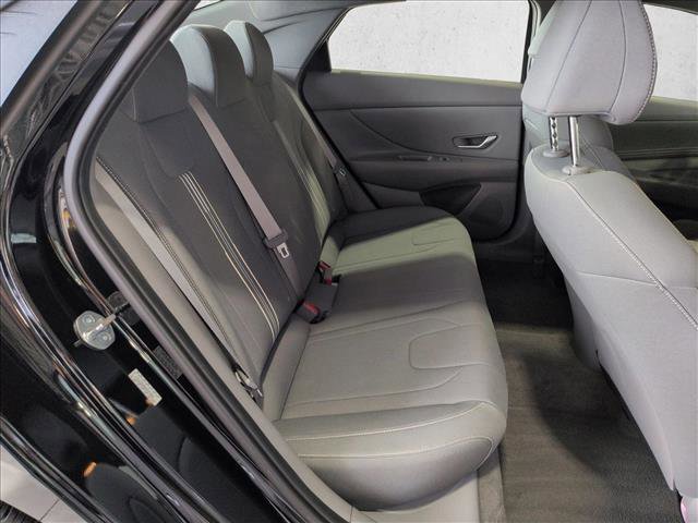 Used 2023 Hyundai Elantra SEL w/ Convenience Package image 19