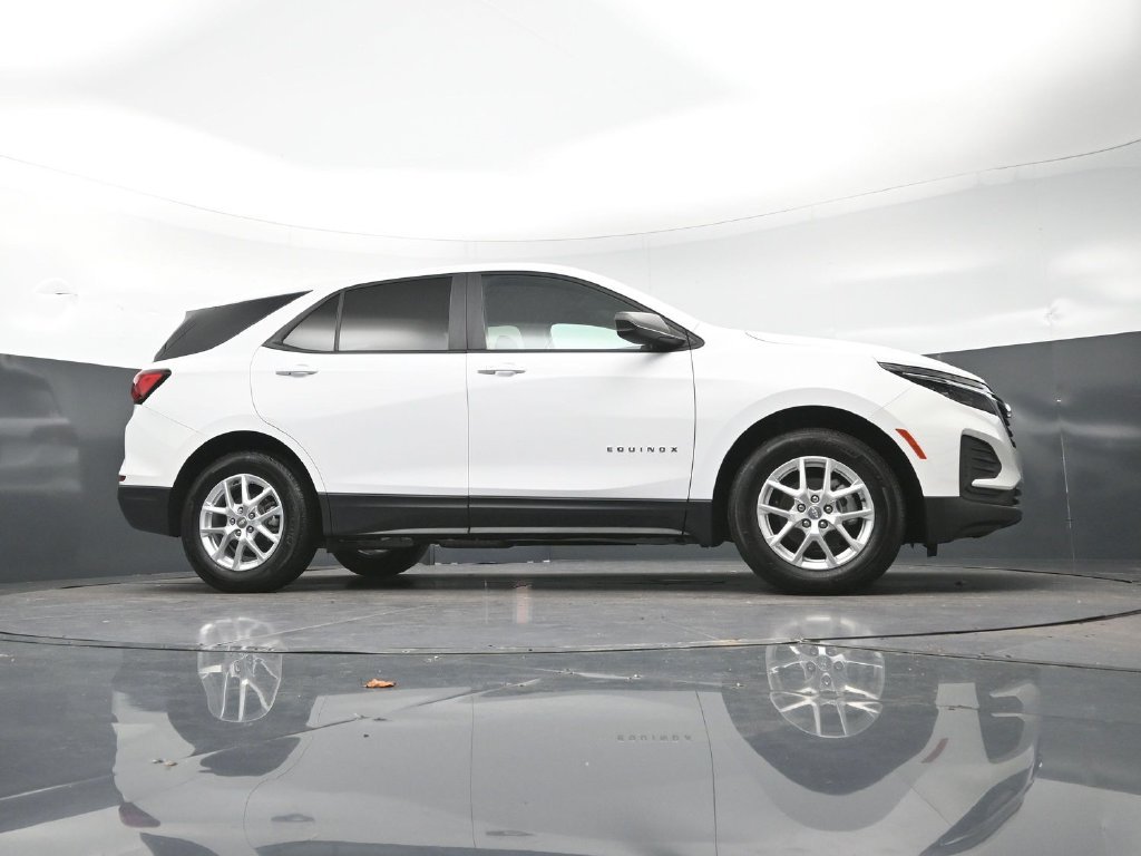 Used 2024 Chevrolet Equinox LS w/ LS Convenience Package FWD image 24
