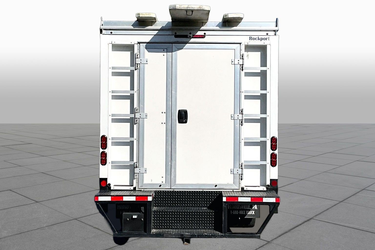 Used 2024 Isuzu NPR RWD image 4