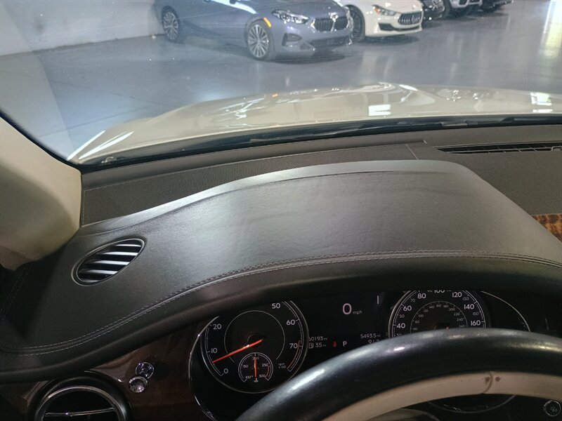 Used 2020 Bentley Bentayga AWD/4WD image 22