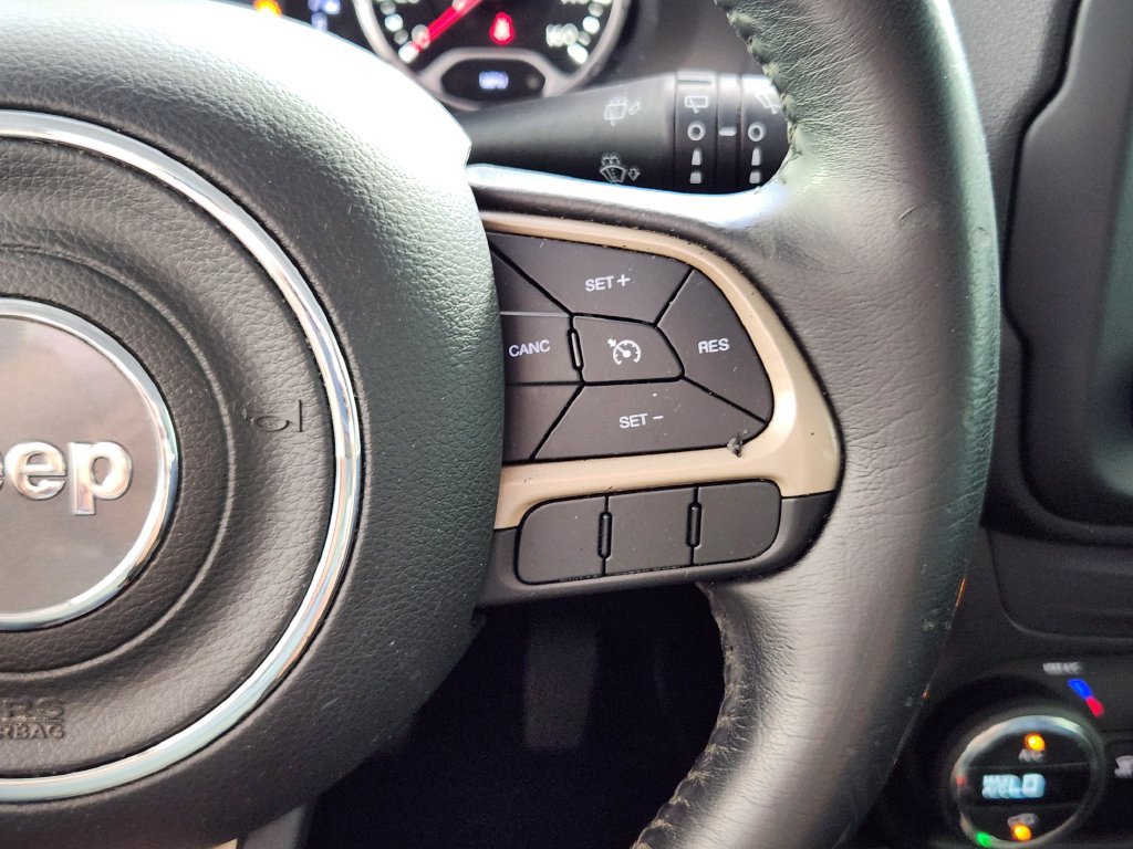 Used 2017 Jeep Renegade Latitude w/ Popular Equipment Group FWD image 19