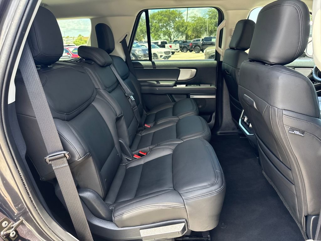 Used 2025 Ford Expedition Active RWD image 28