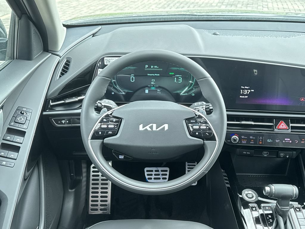 Used 2025 Kia Niro EX Touring FWD image 12