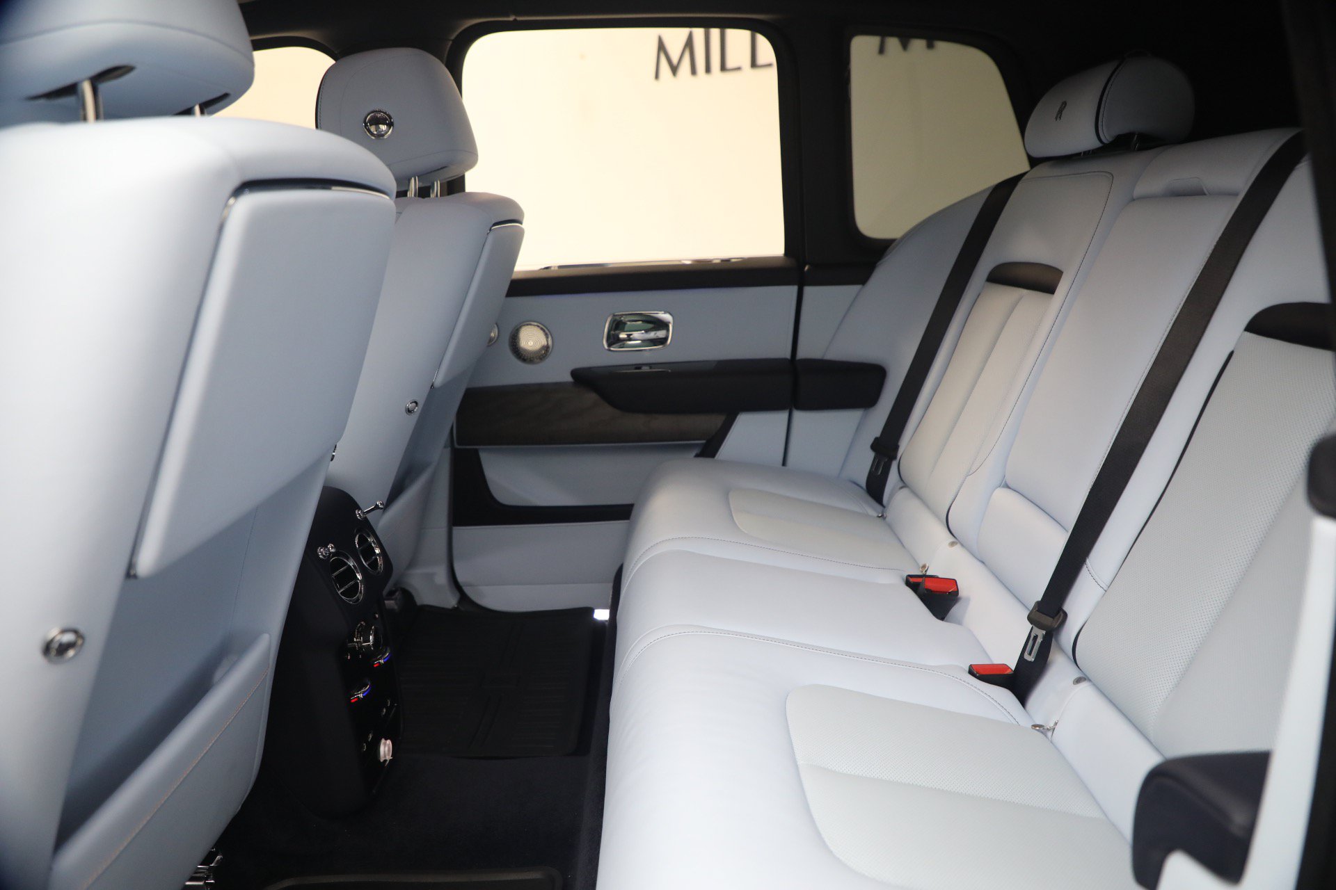 Certified 2025 Rolls-Royce Cullinan AWD/4WD image 21