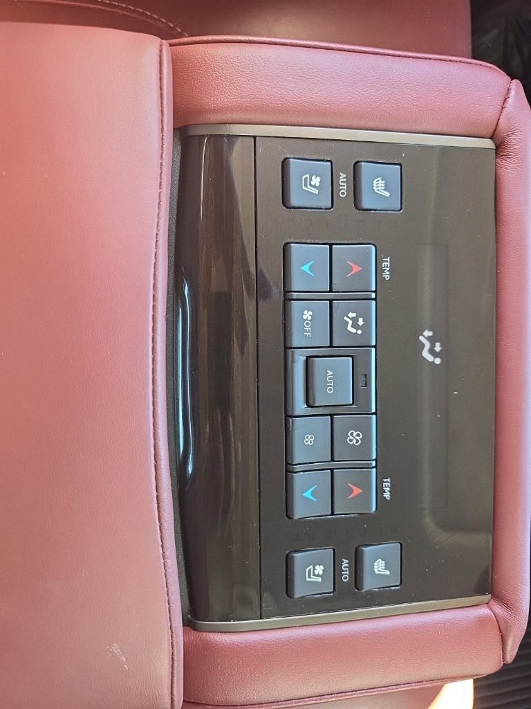 Used 2020 Lexus LX 570 4WD w/ 3rd Row & Luxury Pkg image 20