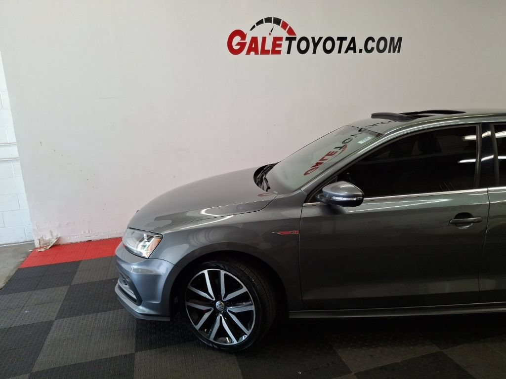 Used 2018 Volkswagen Jetta GLI FWD image 5