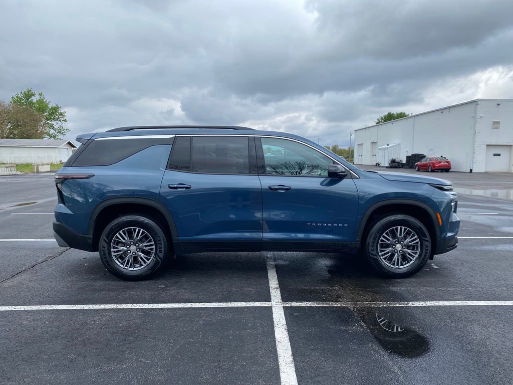 Used 2024 Chevrolet Traverse LT w/ LPO, Floor Liner Package FWD image 8