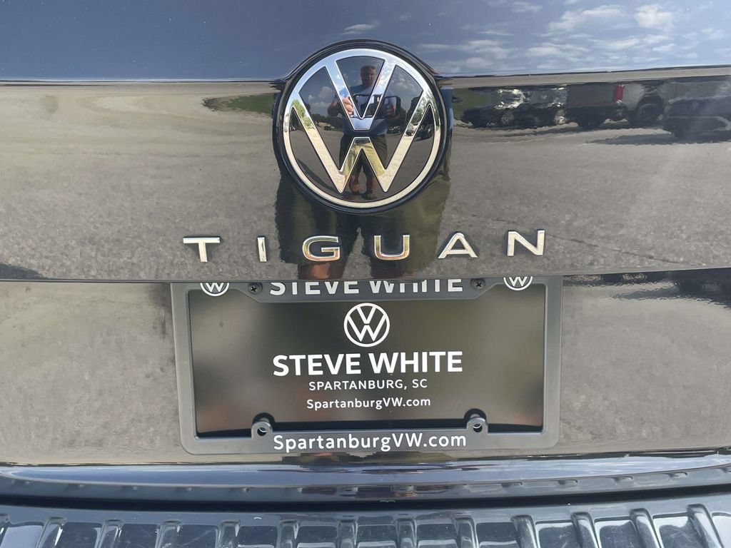 Certified 2023 Volkswagen Tiguan SE FWD image 10