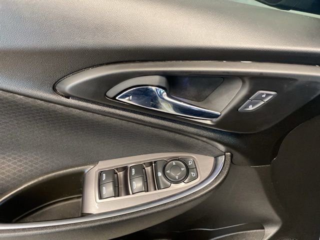 Used 2017 Chevrolet Malibu LT FWD image 27