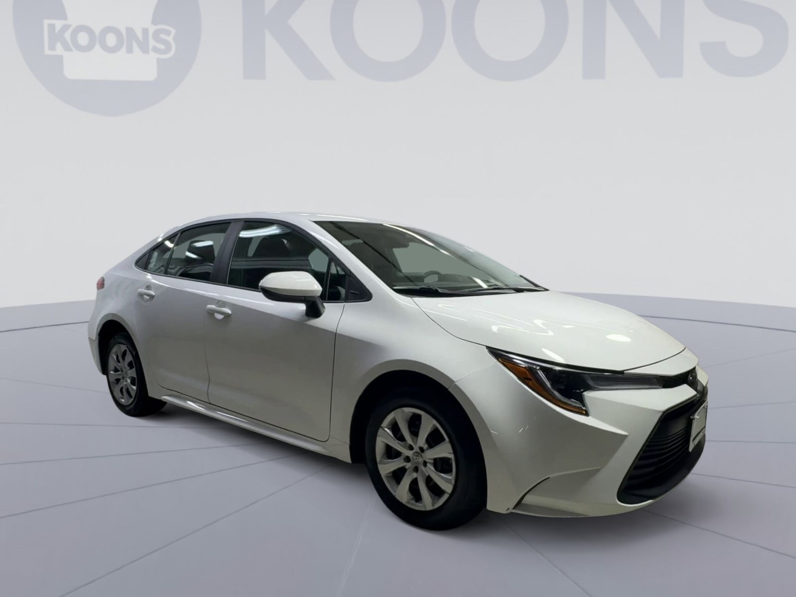 Used 2025 Toyota Corolla LE FWD image 2