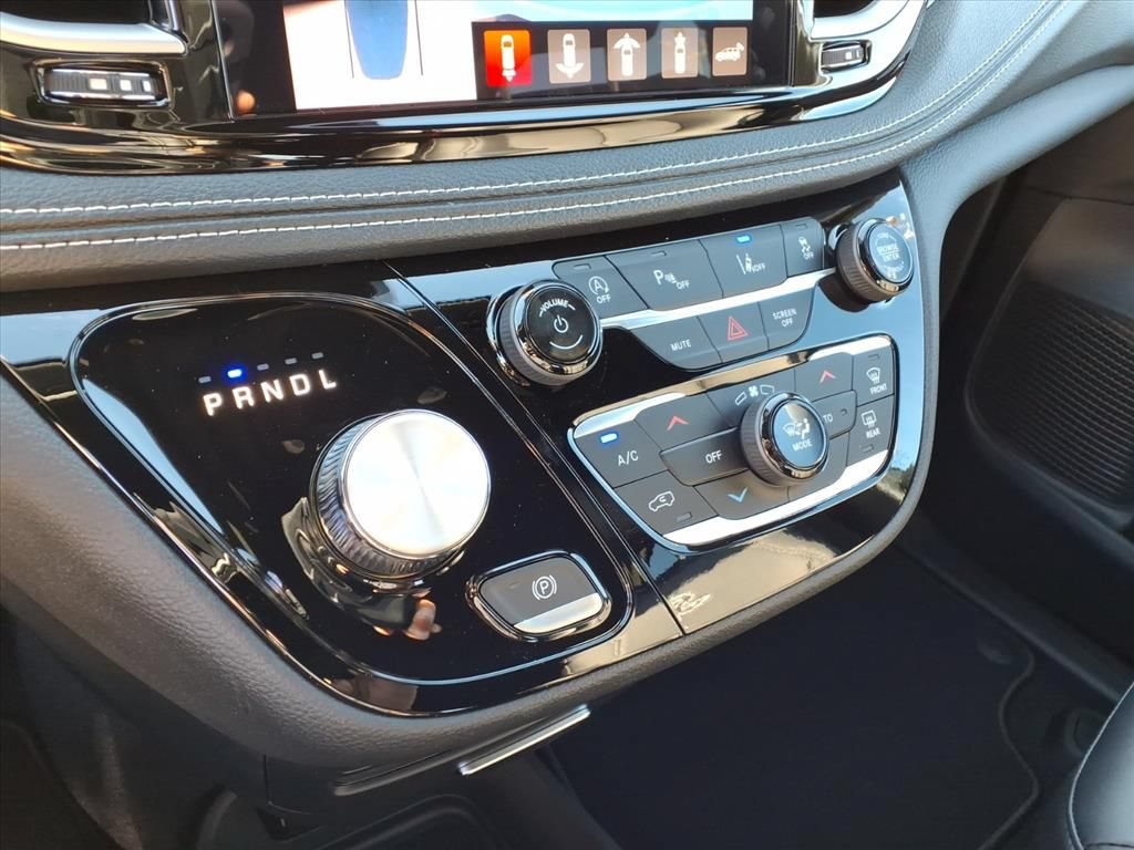 New 2026 Chrysler Pacifica Select w/ S Appearance Package FWD image 24