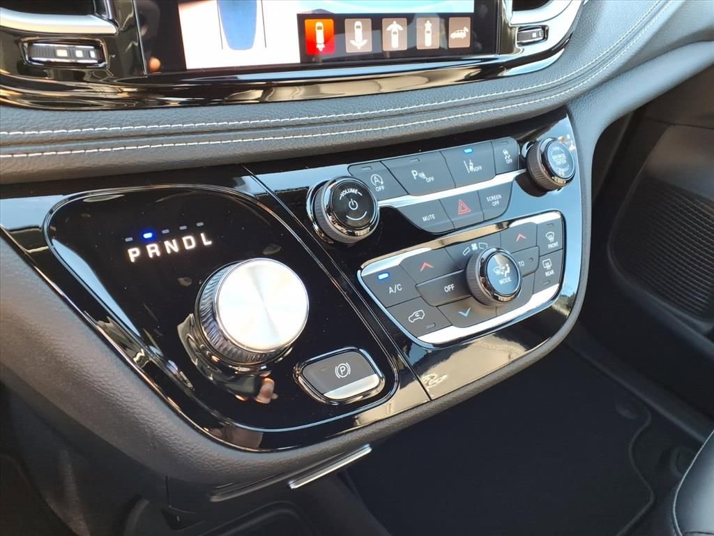 New 2026 Chrysler Pacifica Select image 24