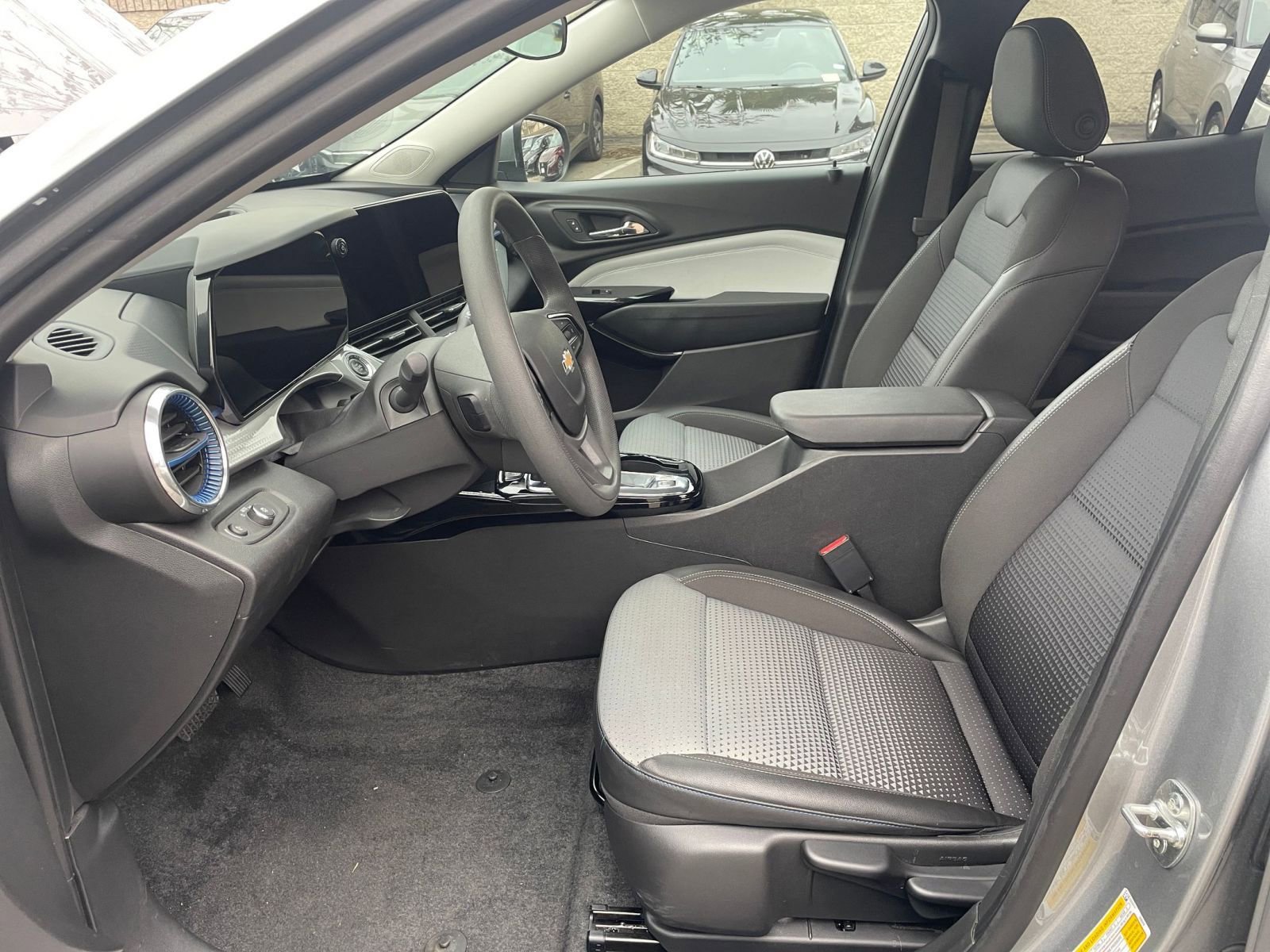 Used 2025 Chevrolet Trax LT image 27