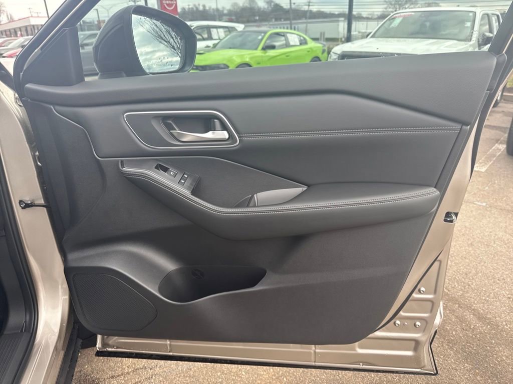 New 2026 Nissan Rogue Platinum image 43