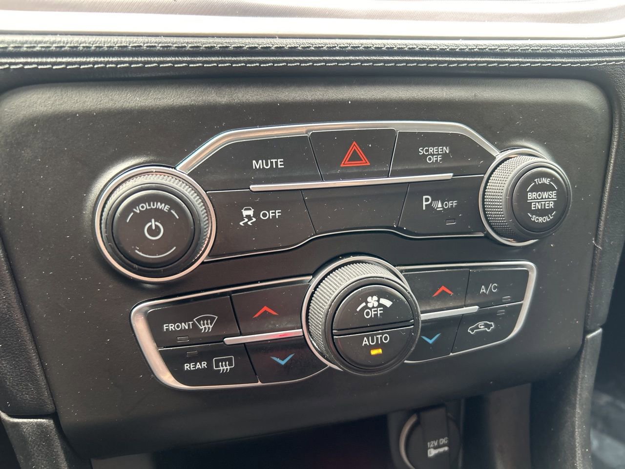 Used 2022 Dodge Charger SXT w/ Plus Group image 21