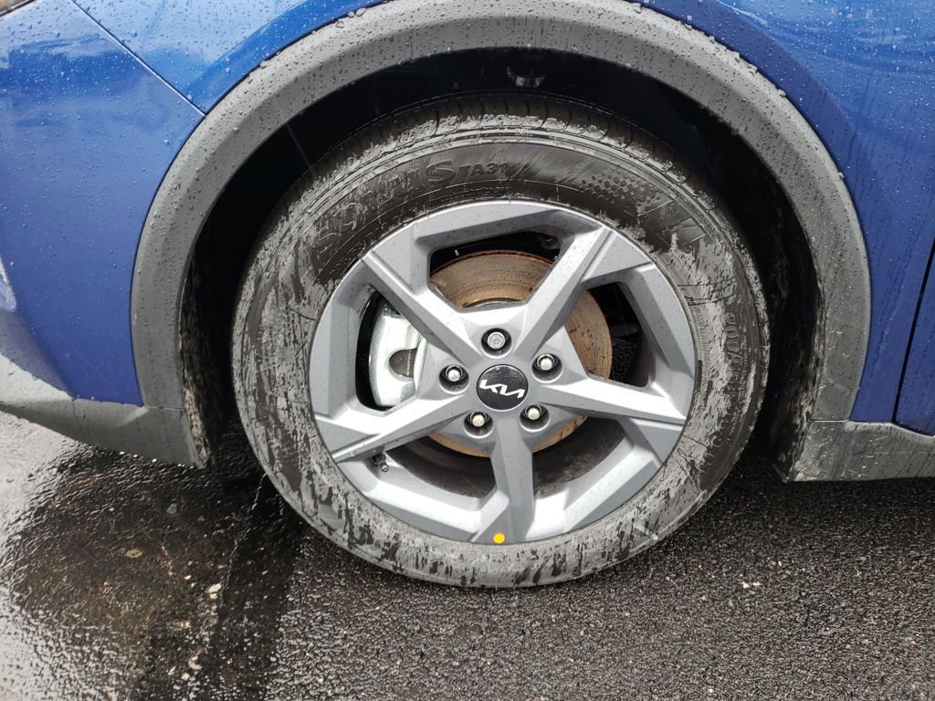 New 2025 Kia K4 LXS image 24