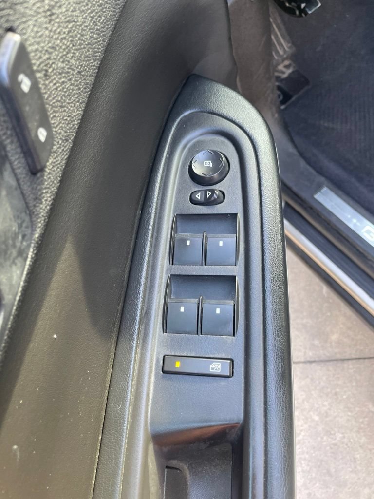 Used 2011 GMC Acadia SLE FWD image 15