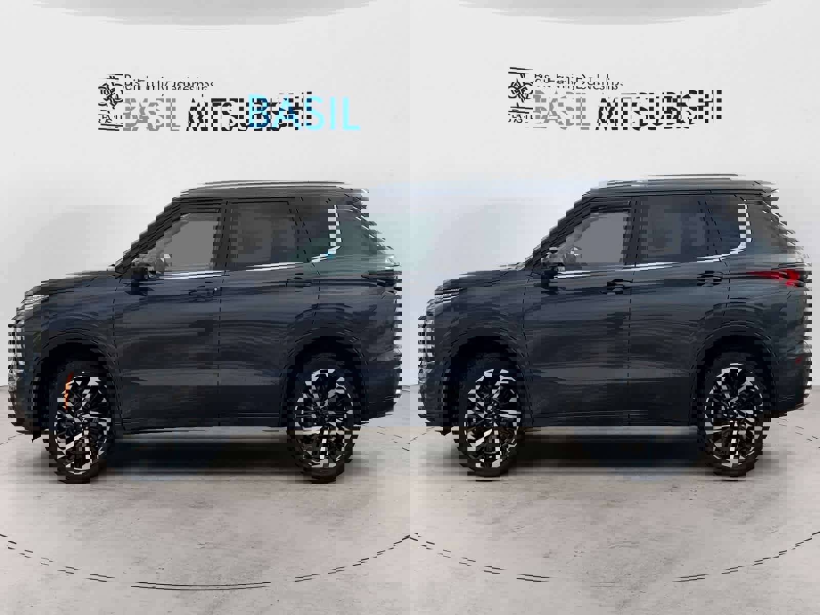 Used 2024 Mitsubishi Outlander SEL image 2