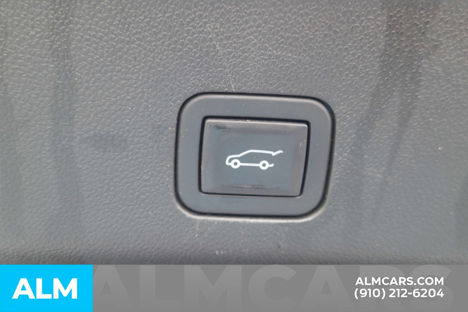 Used 2024 Chevrolet Suburban LT RWD image 9