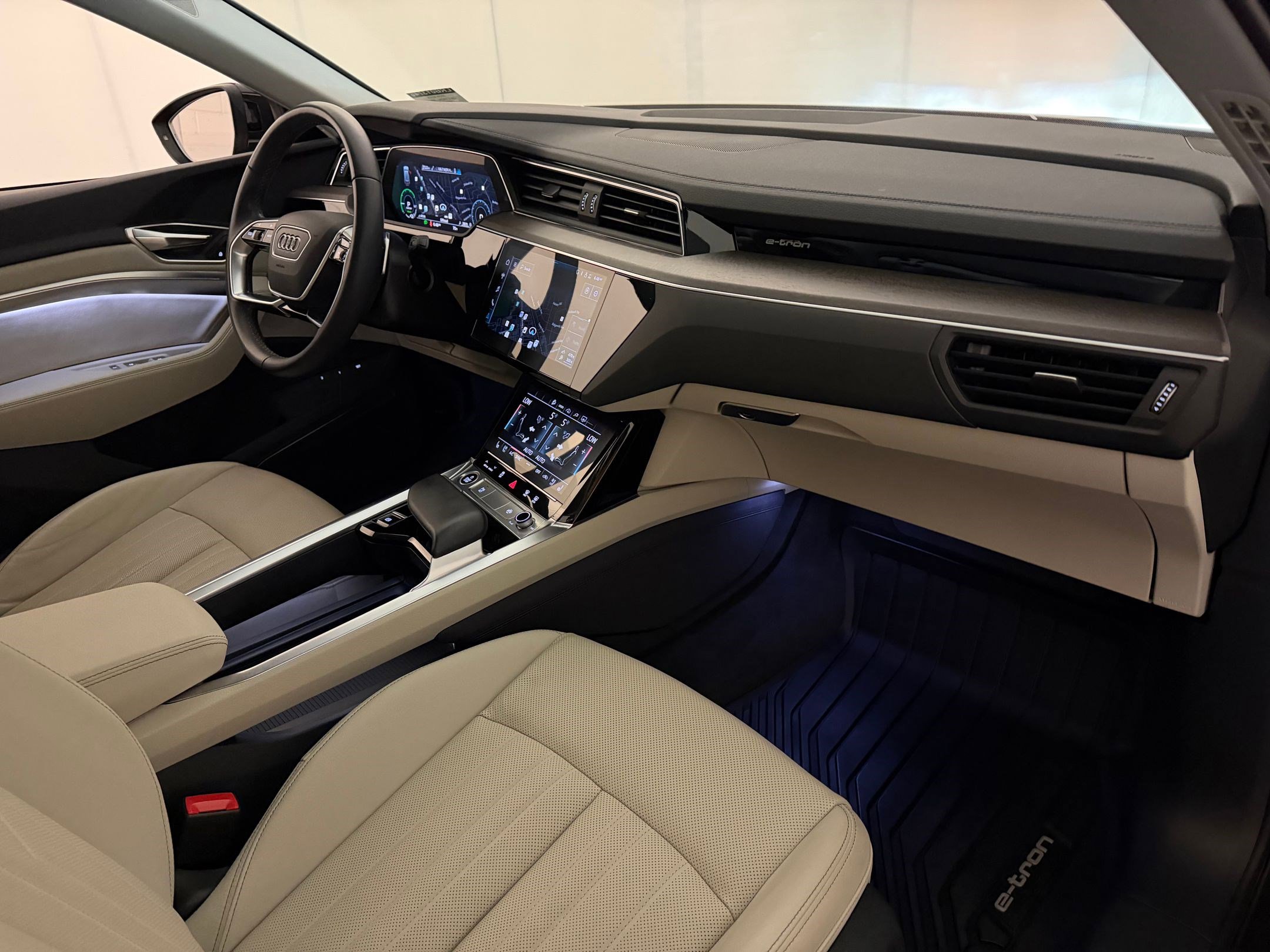 Used 2024 Audi Q8 e-tron Premium Plus w/ Premium Plus Package AWD/4WD image 32
