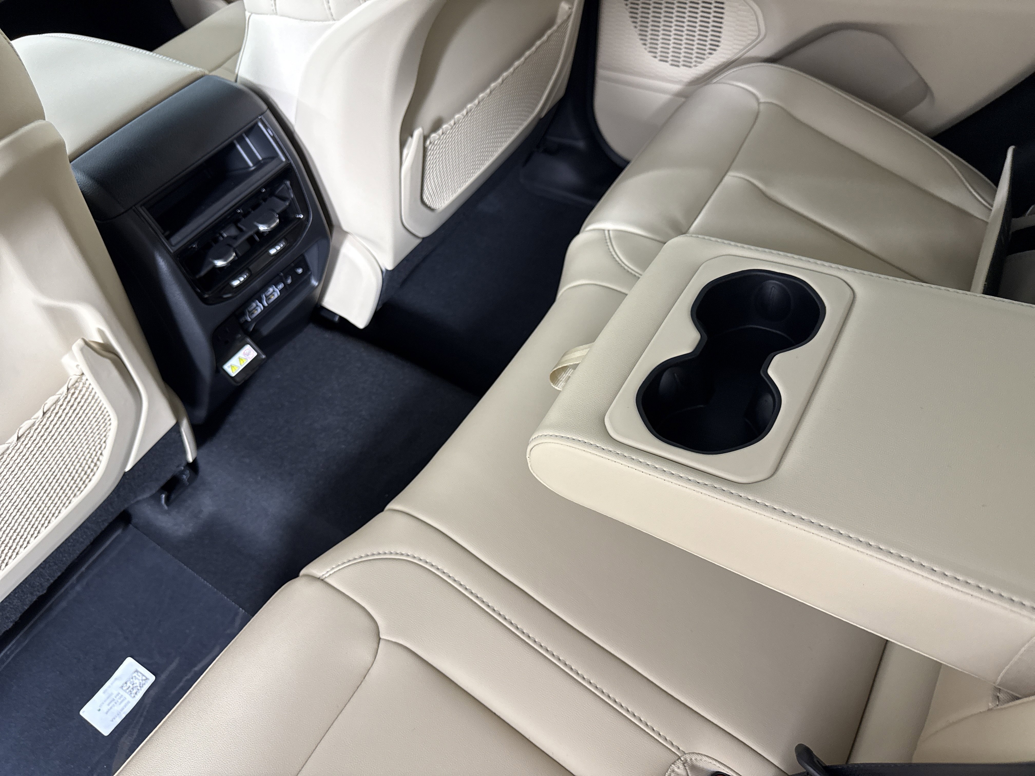 New 2025 Jeep Grand Cherokee Limited w/ Trailer Tow Package image 18