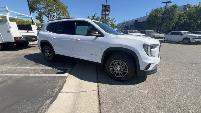 Used 2025 GMC Acadia Elevation image 2