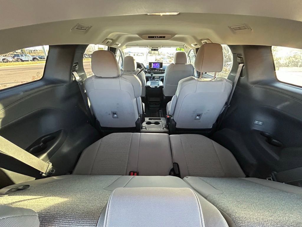 Used 2025 Toyota Sienna LE image 27