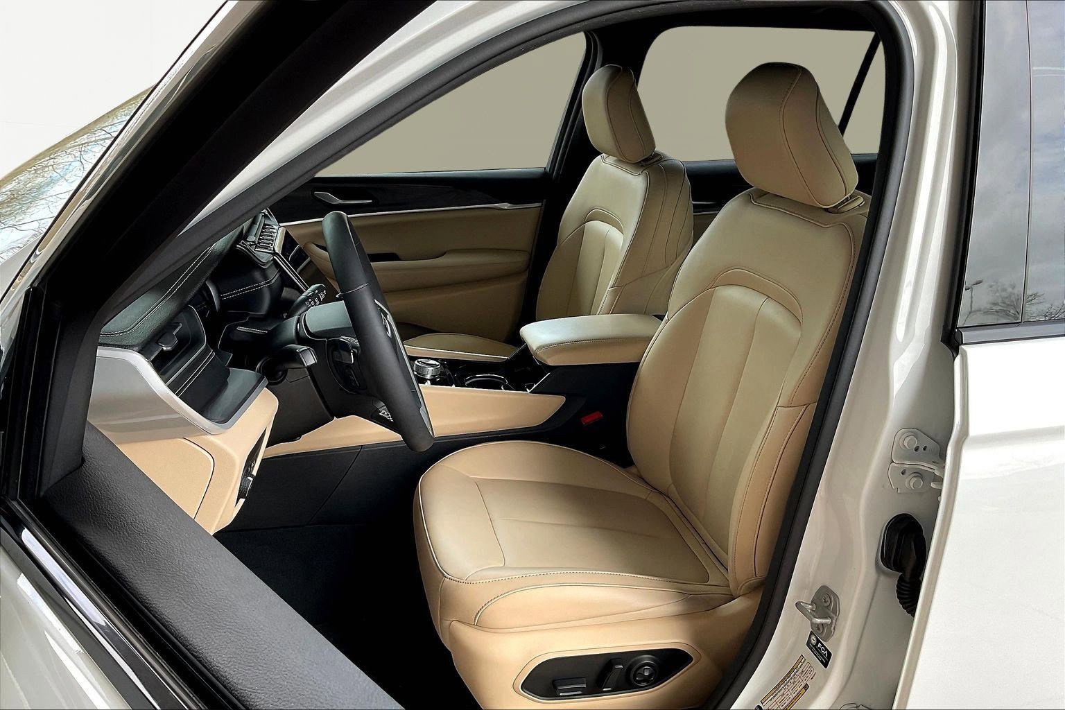 Used 2023 Jeep Grand Cherokee L Limited image 21